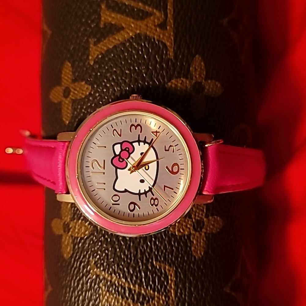 Sanrio Hello Kitty Magenta Gold Watch‎